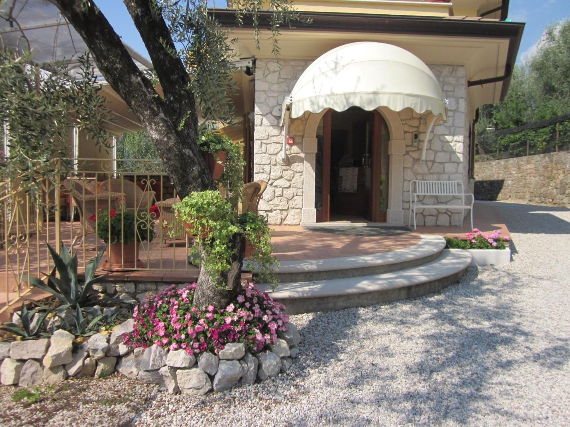 Residence Casa Maria Assenza di Brenzone Buitenkant foto